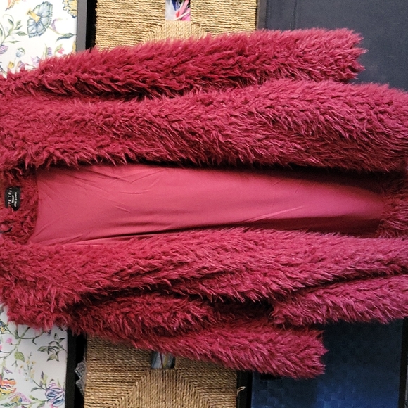 (3 for $25)Love Tree Medium Burgundy shag sherpa jacket - Picture 4 of 8